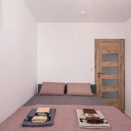 Apartwro 7th - Square, Railway Station Apartment