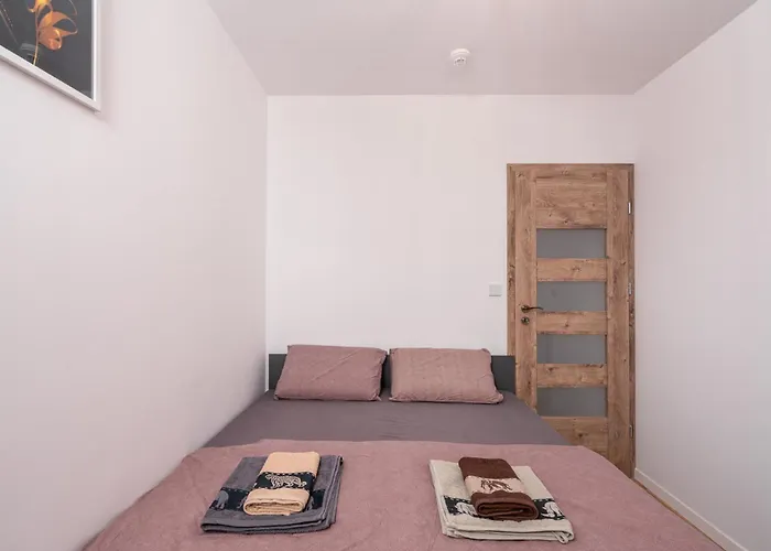 Apartwro 7th - Square, Railway Station Apartment