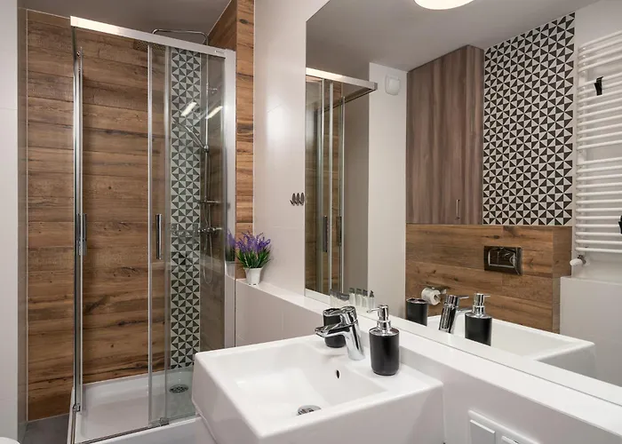 Apartwro 7th - Square, Railway Station