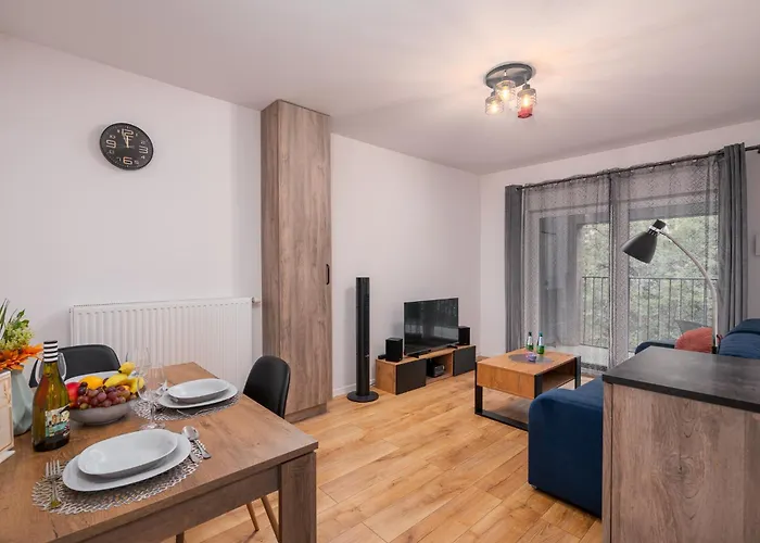 Apartwro 7th - Square, Railway Station Apartment *