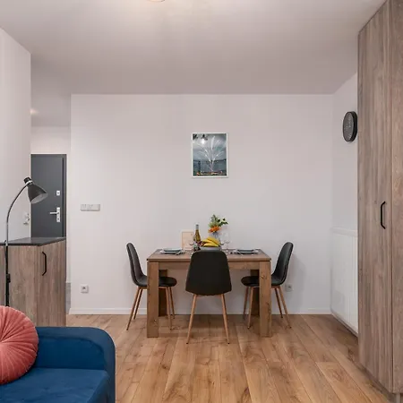 Apartwro 7th - Square, Railway Station