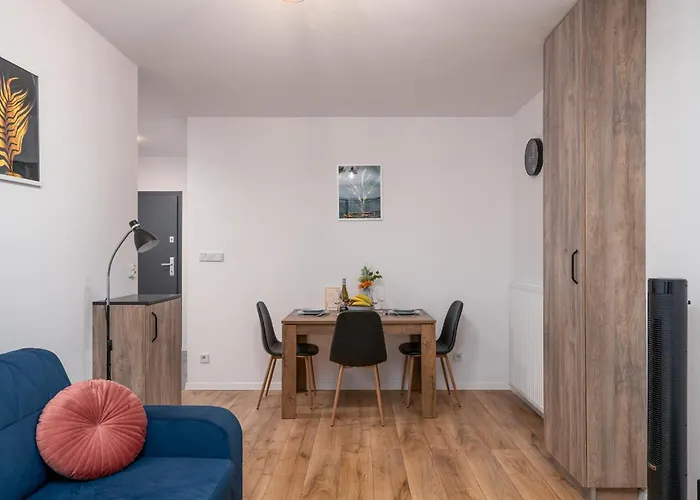 Apartwro 7th - Square, Railway Station